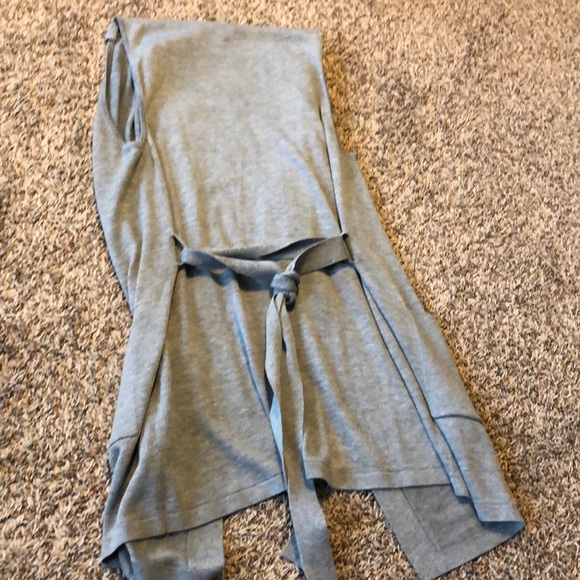 Grey Banana Republic sweater vest with waist tie - Picture 6 of 6